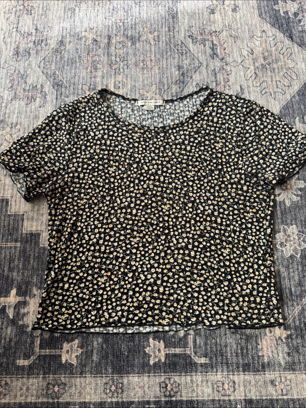 American Eagle Outfitters Black Short Sleeve Tee with Cream Daisy Print